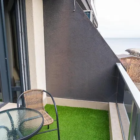 Modern For 4 Guests Sea View & Free Parking *